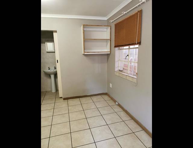 1 BEDROOM PROPERTY TO RENT IN DIE BULT